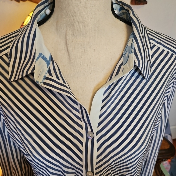 CHICO'S Size 3 (16/18) Blue & White Stripped Long Sleeve Button Down - Picture 2 of 6